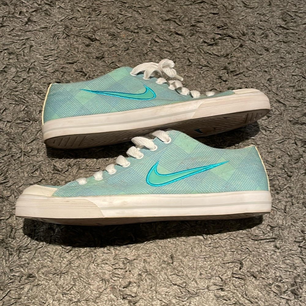 Nike Women's Light Teal Low-Top Sneakers